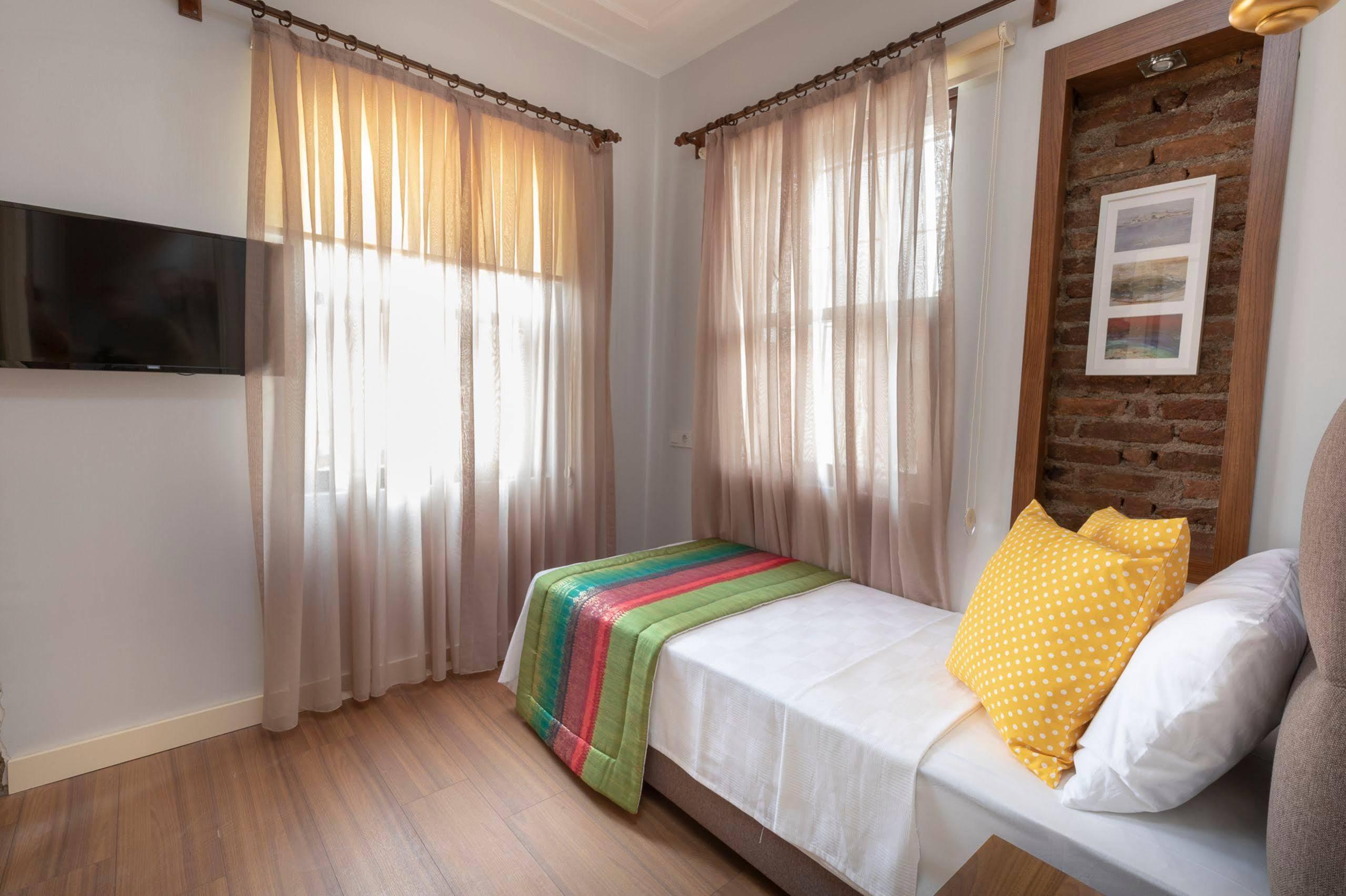 Mono Hotel Анталия Екстериор снимка